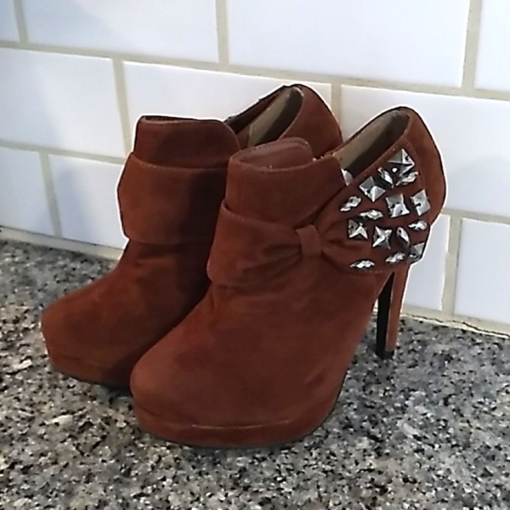 Rck Bella Brown Studded Bow Detail Heels. Size 7  So Cute!!